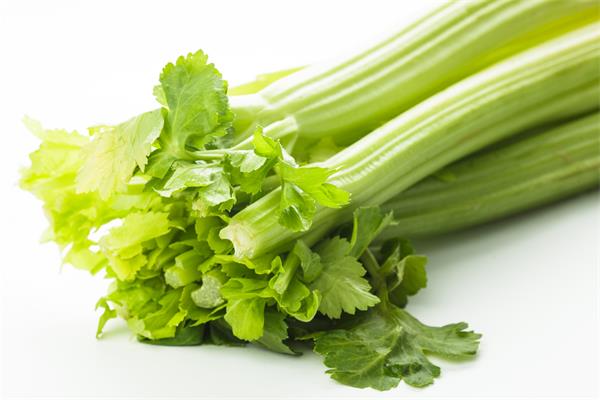 促进排便的第一蔬菜，芹菜清肠治疗便秘最好_有效治疗脚气的四个小偏方_治疗脚气的小偏方