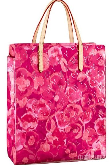 花朵油画装饰 Louis Vuitton老花包显甜美_古驰二手奢侈品包包在哪里可以买