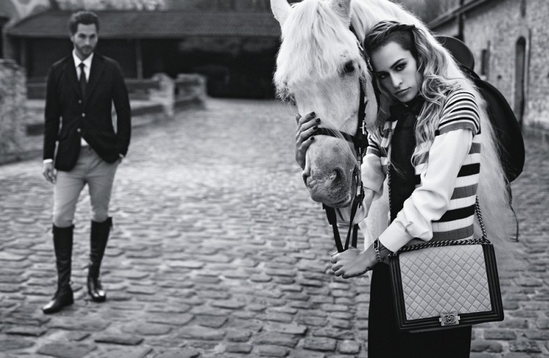 Boy Chanel手袋系列形象代言人Alice Dellal_二手奢侈品奢侈品包包在哪买靠谱
