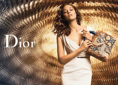 迪奥 Lady Dior 手袋最新广告曝光_专门卖广州二手奢侈品包包的网站