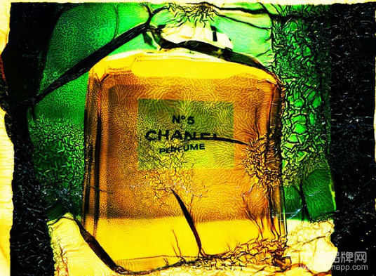 香奈儿（Chanel）5号香水瓶的魔幻气质