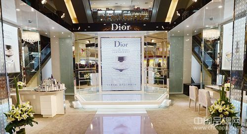 Dior迪奥“珠宝盒”诠释全新活肤驻颜系列