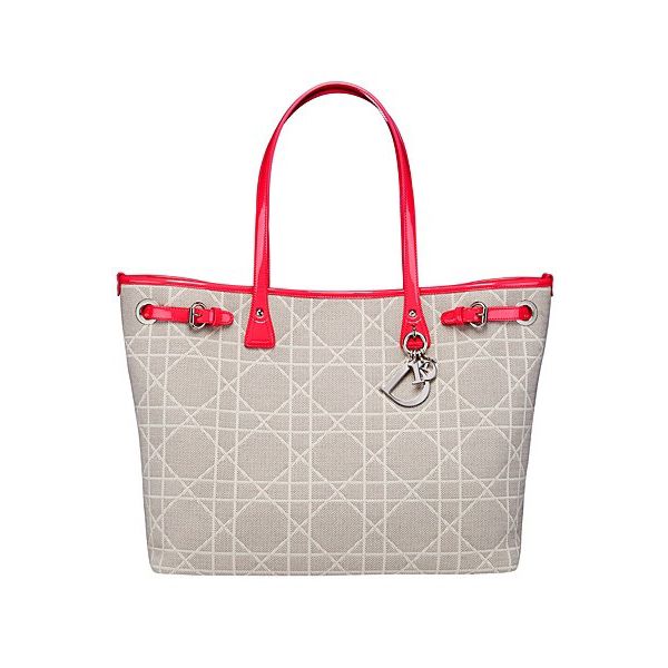 013早春Dior（迪奥）度假系列手袋_背一千多二手奢侈品包看得出来吗