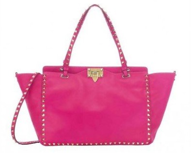 Valentino粉嫩色系铆钉包一样很甜美_广州包包批发市场进货在哪里