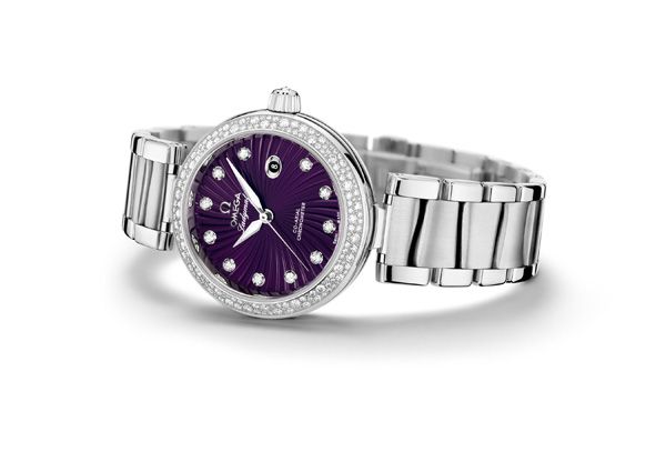 欧米茄推出全新「Ladymatic」彩色表盘款女表_正品手表和高仿手表有什么区别