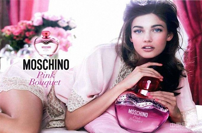 Moschino 推出新款香水 Pink Bouquet