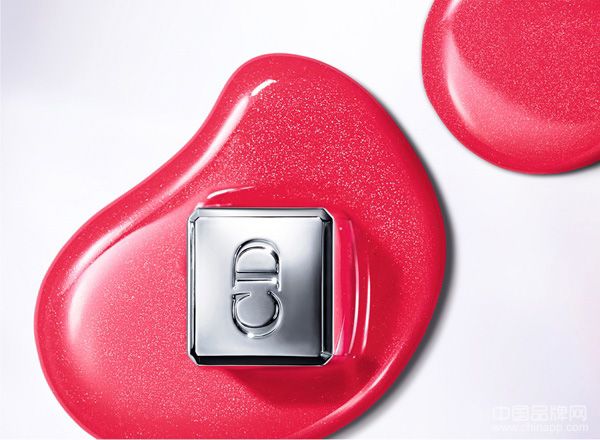 Dior迪奥推出全新「瘾诱魔力镜光唇彩系列」