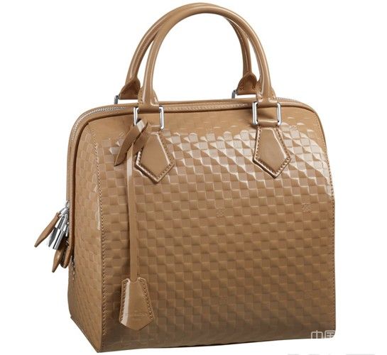 Louis Vuitton 2013春夏棋盘格手袋亮相_广州奢侈品包包厂家货源前10名