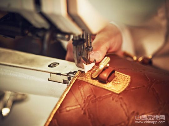 探秘珑骧工坊里的「LM Cuir」手袋制作过程_背一千多二手奢侈品包看得出来吗
