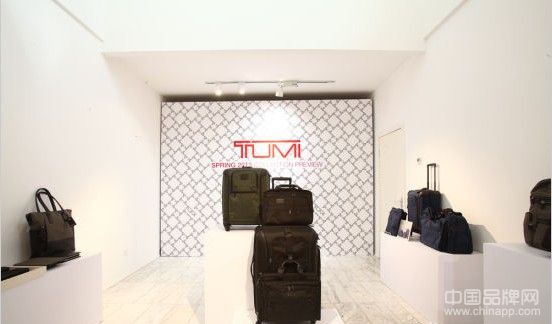 TUMI推出2013年春季系列包款_白云皮具城靠谱档口微信