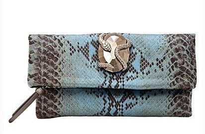 秋冬潮流趋势：拎蛇纹包做“蛇蝎美女”_二手奢侈品包包货源哪里批发市场