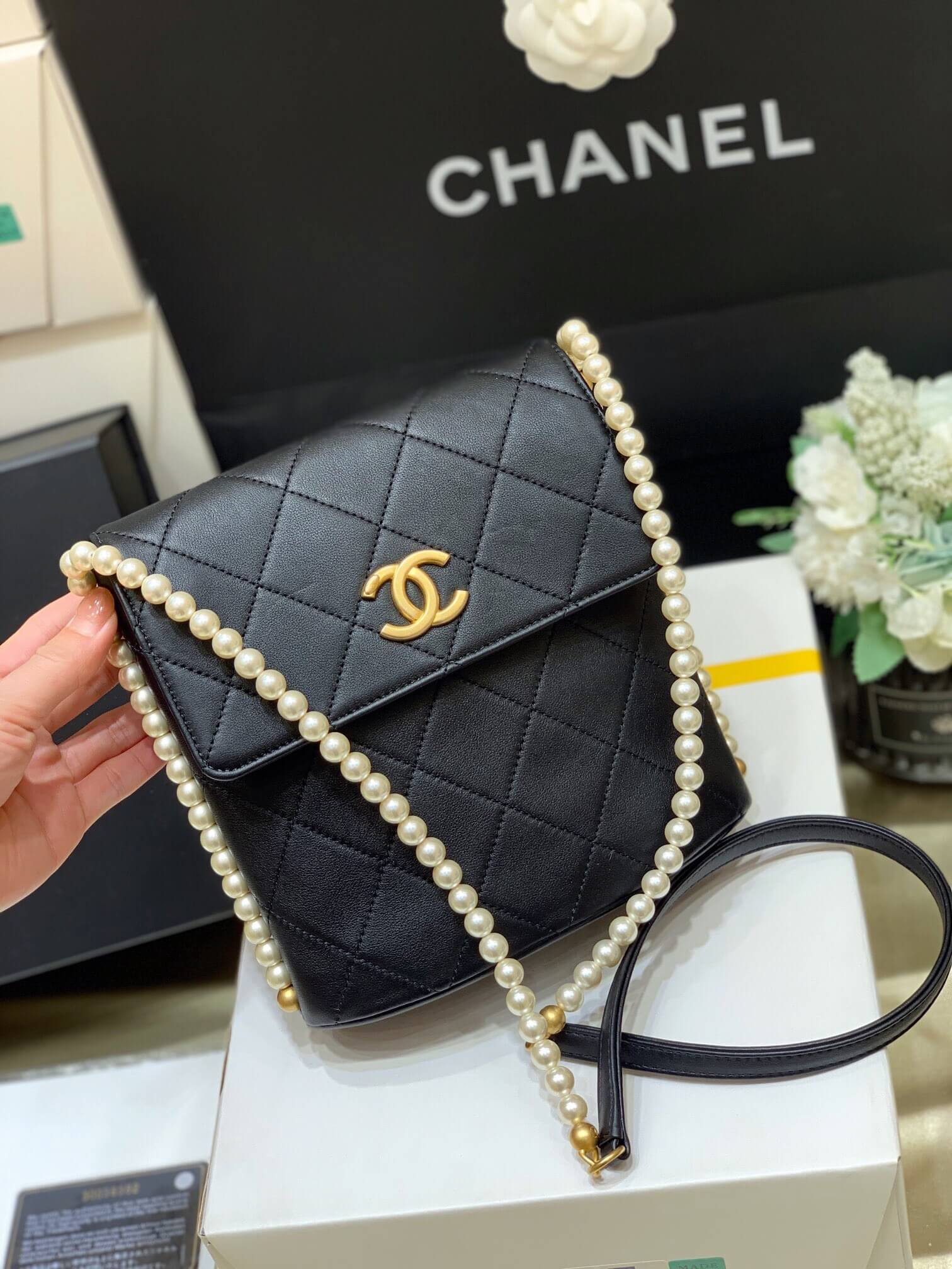 Chanel 2021春夏新款珍珠流浪包 AS2503