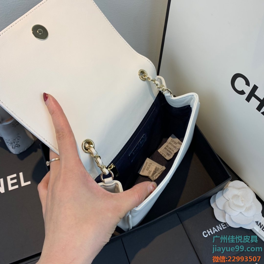 Chanel/香奈儿 AS0321白色 大双C logo口盖包