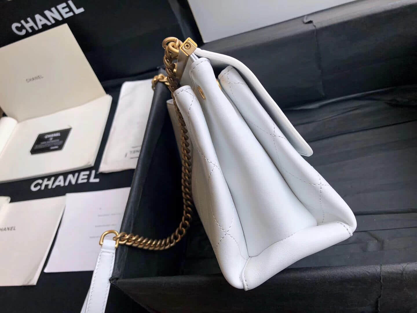 Chanel/香奈儿夏季新款白色双面金色链条口子翻盖
