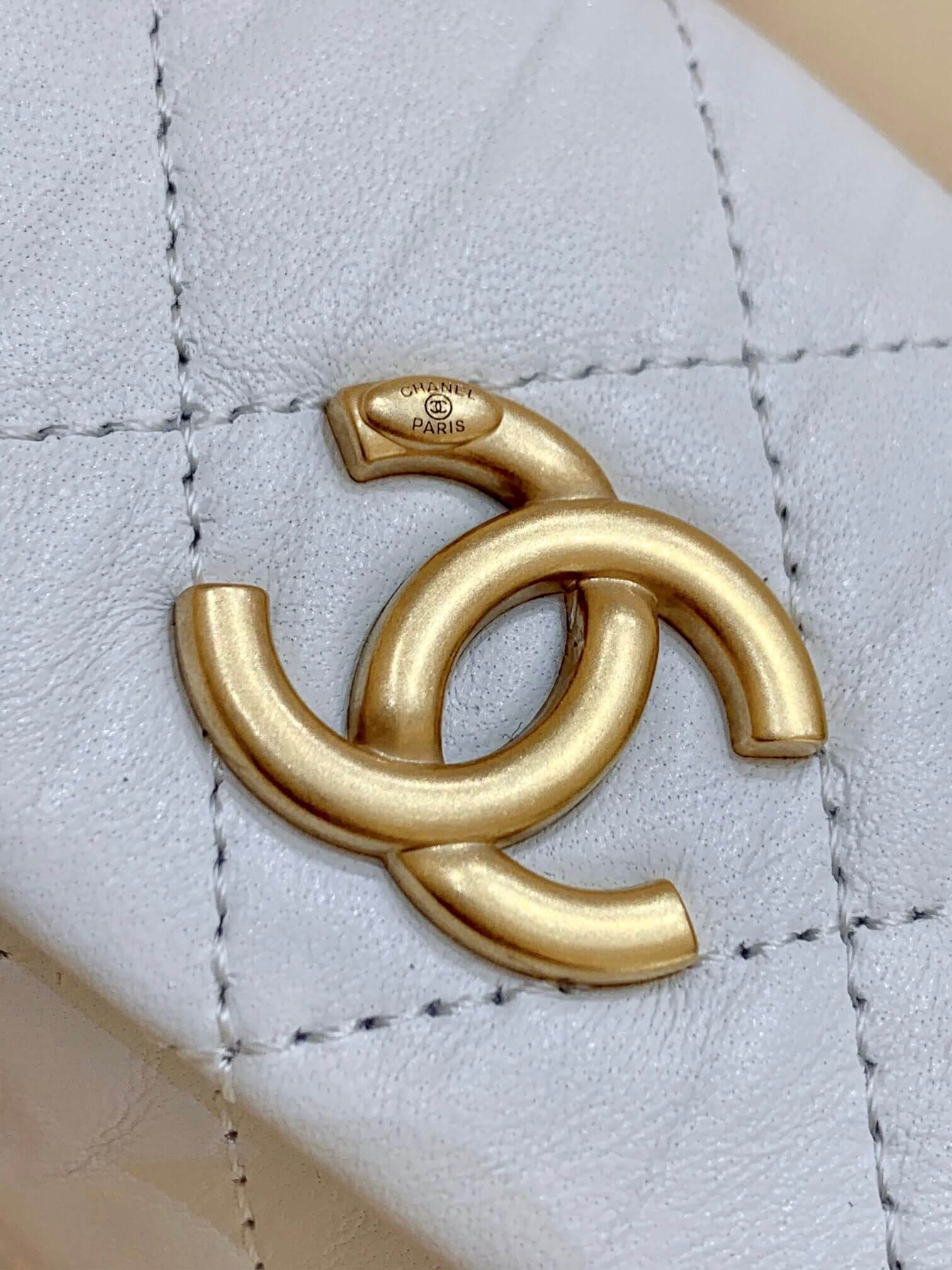Chanel 2021春夏新款small hobo bag流浪包 AS2479白色