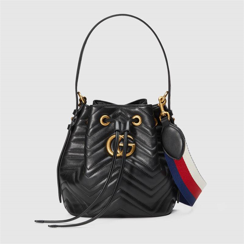 Gucci古驰 476674 黑色 GG Marmont系列绗缝皮革水桶包