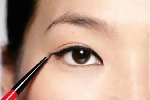 双眼皮的选择和化妆习惯有关系吗？