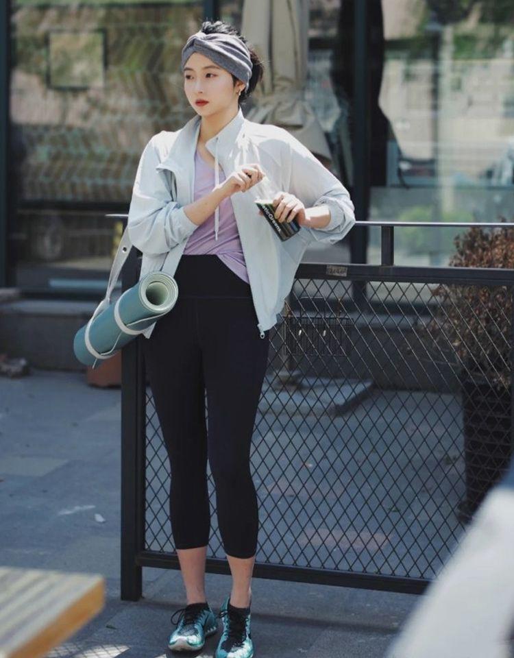 为什么劝你别穿“鲨鱼裤”出门？对比日本女生的街拍，你就明白了