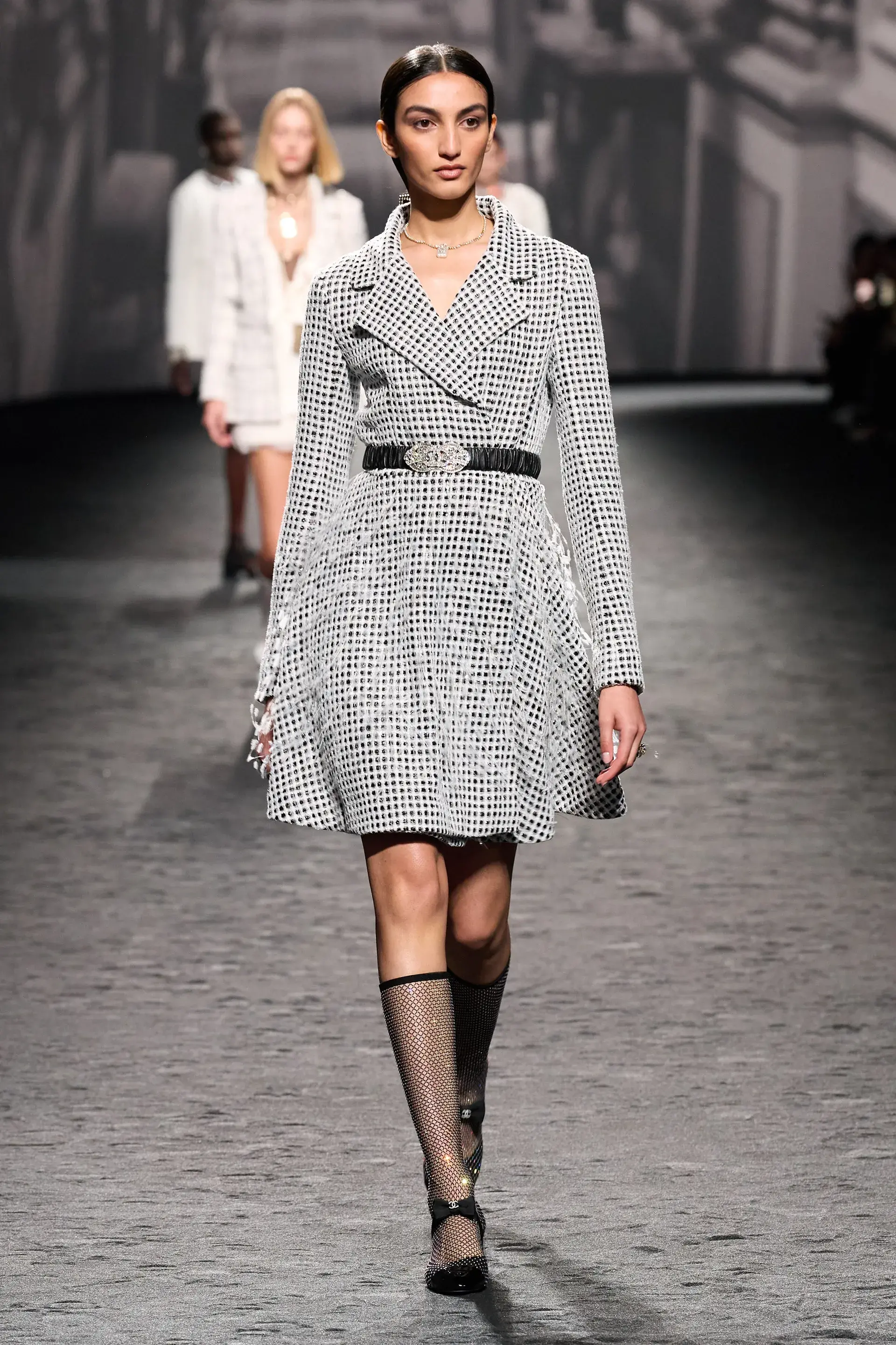 香奈儿Chanel 2023春夏系列女装，熟悉的浪漫与简约的都市时尚融合