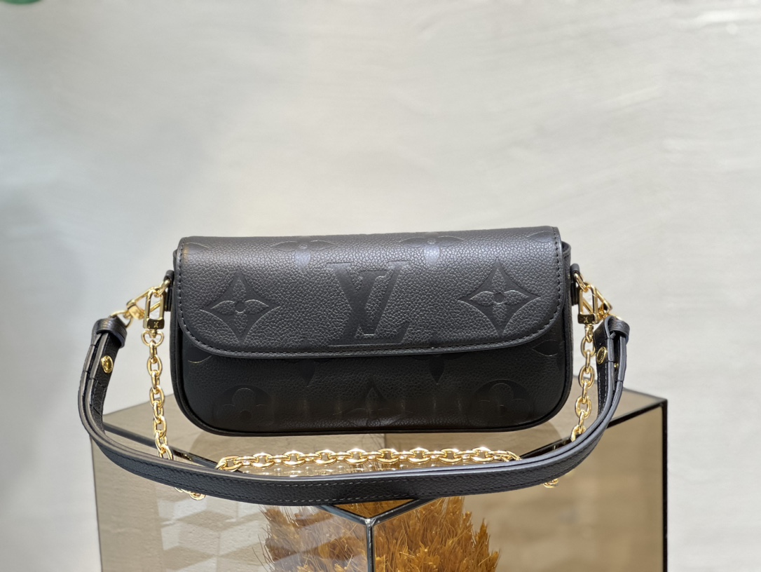 LV M82154 Wallet on Chain Ivy 手袋