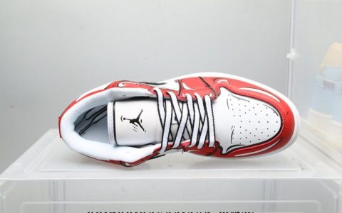 耐克 Nike Air Jordan 1 Low手绘玛卡龙冰淇淋双色 二次元画风勾勒出鞋身，整体手绘风格 当季粉嫩配色加持