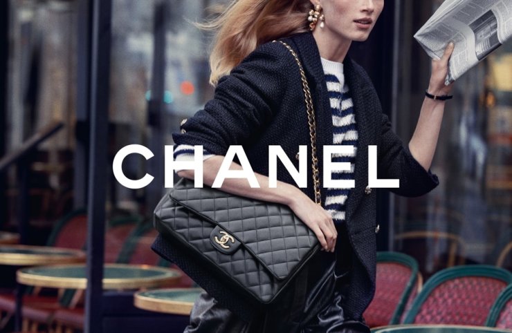                                                                                                  A woman carrying Chanel's Classic Flap Bag / Korea Times file                        